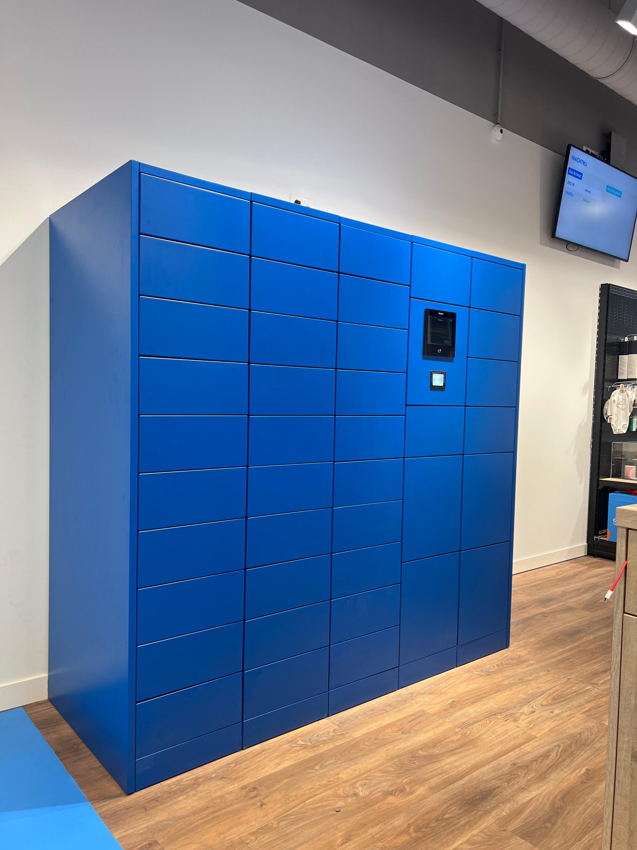 hotel smart lockers