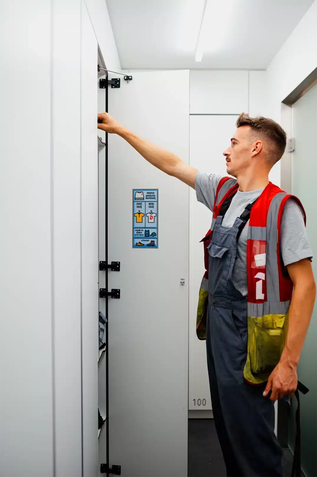 Smart Logistics Lockers for Efficient Deliveries