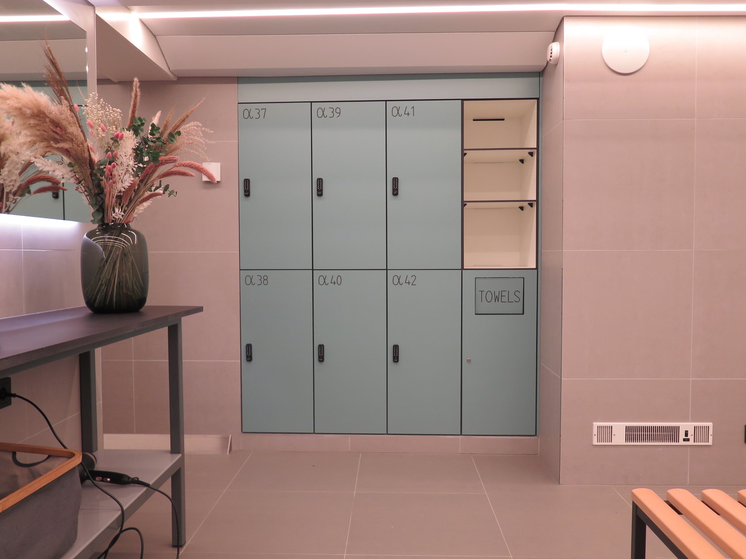 hotel smart lockers