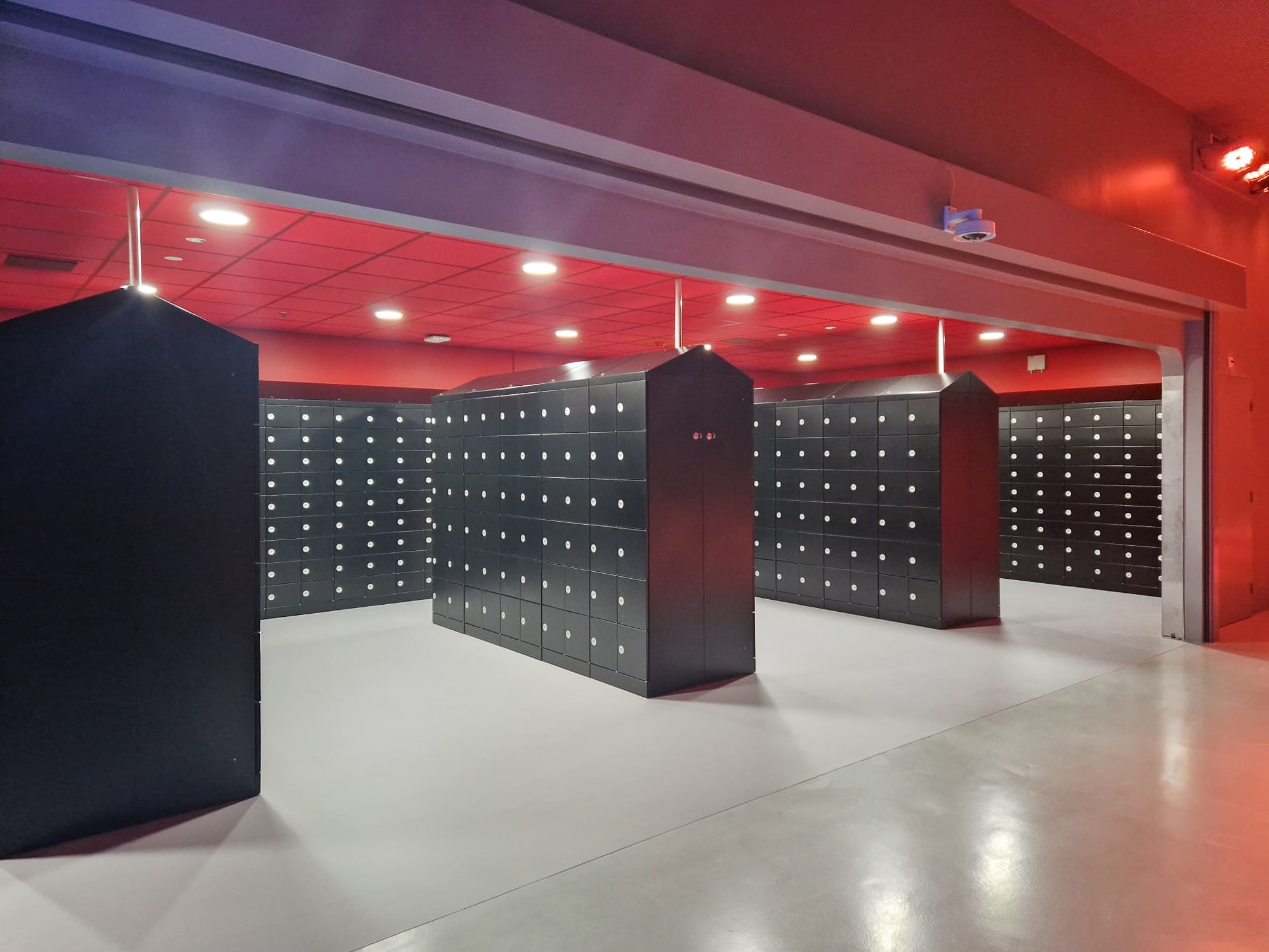hotel smart lockers