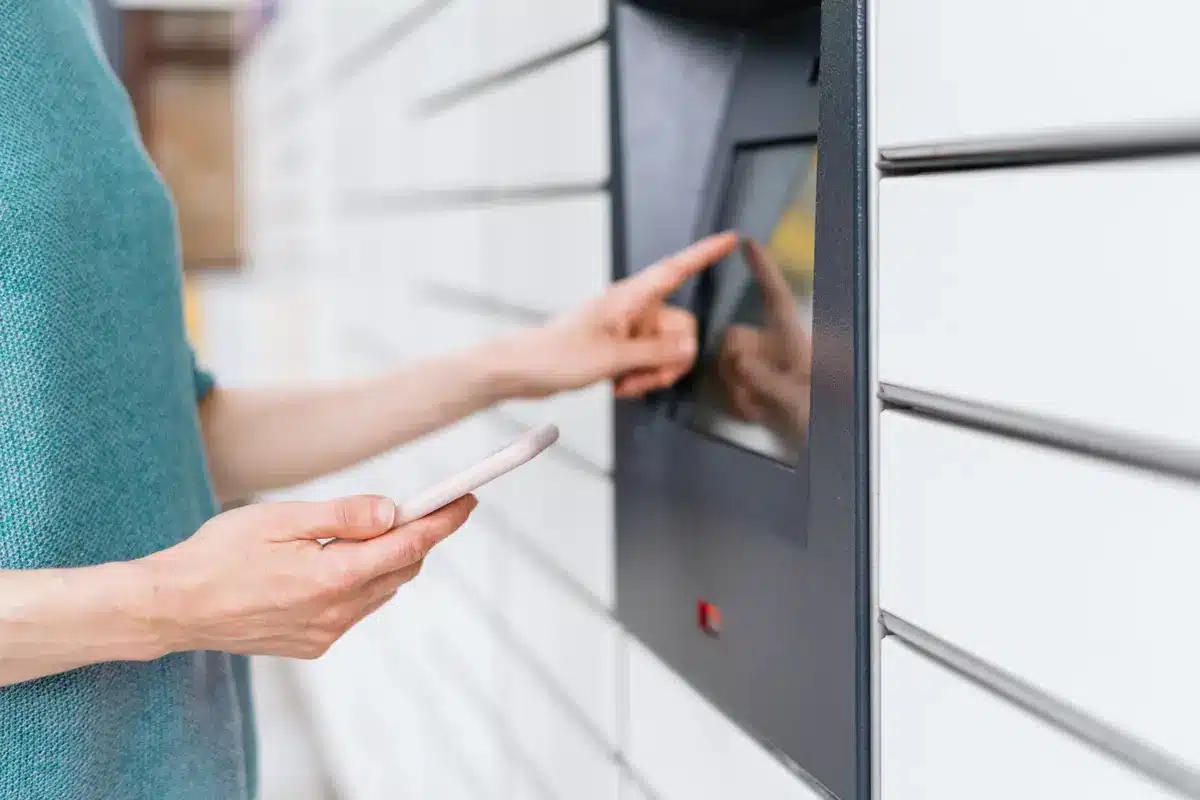 SPS smart lockers supporting secure workplace parcel and item collection